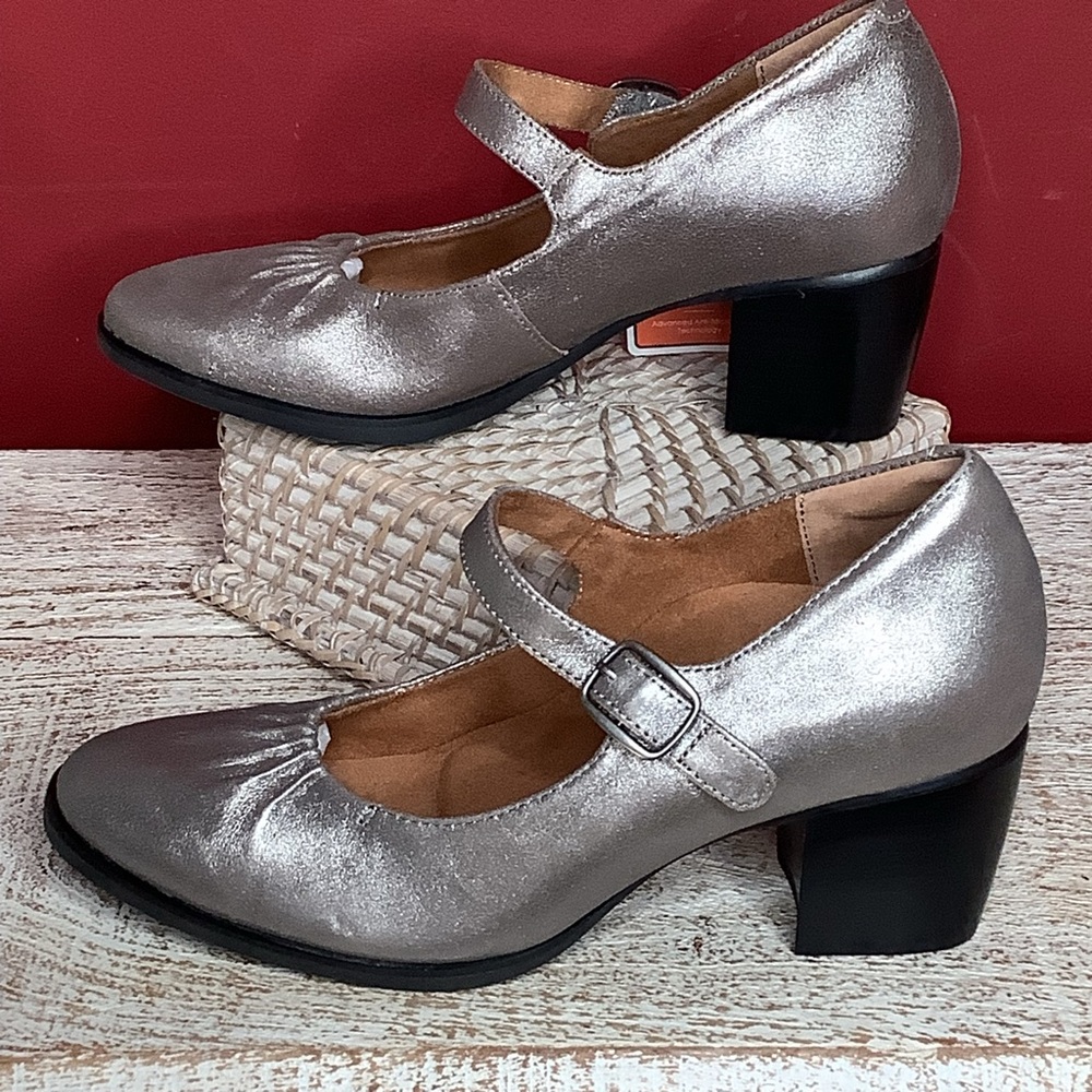 Aetrex Silver Mary Jane Heels - Picture 5 of 12
